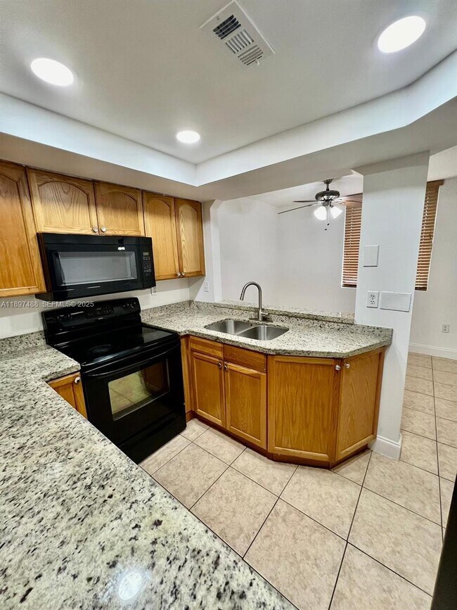 Foto del edificio - 8365 SW 152nd Ave