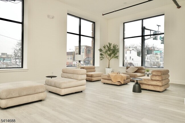 Foto del edificio - 536 Central Ave