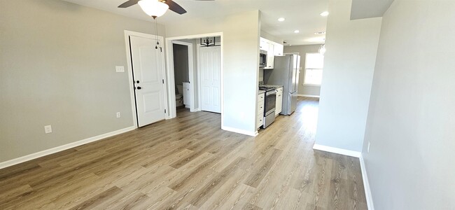 Building Photo - 1212 W 52nd St