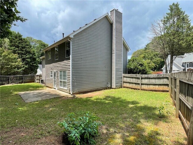 Foto del edificio - 595 Allen Lake Ln