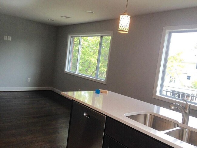 Foto del edificio - 1320 N Nelson St