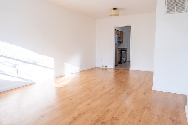 Building Photo - 2027 Barlowe Pl