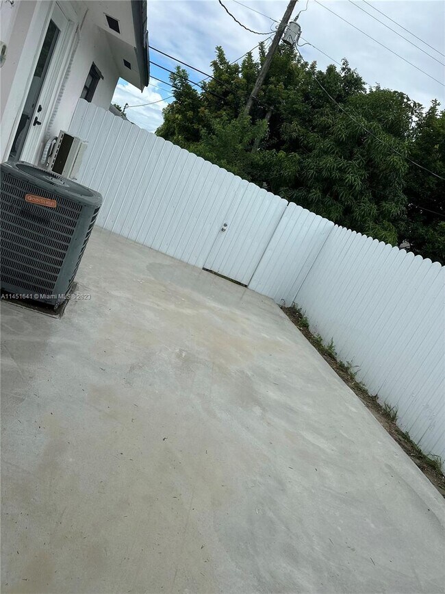 Building Photo - 10261 SW 168th St