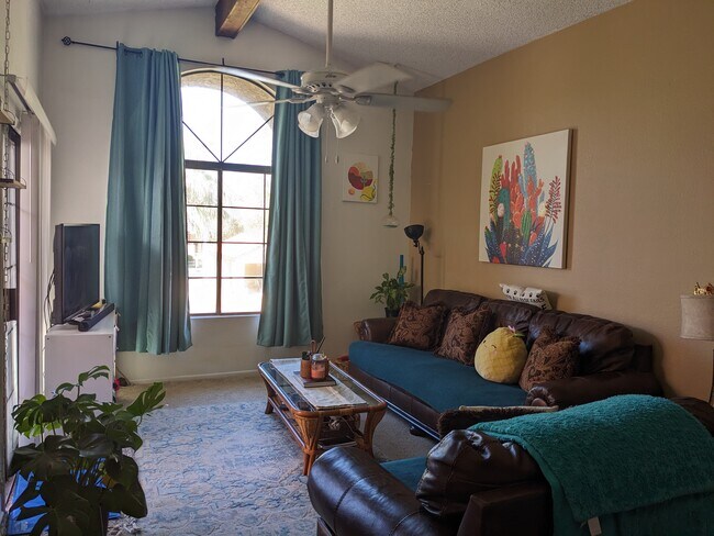 Foto del edificio - 925 N College Ave