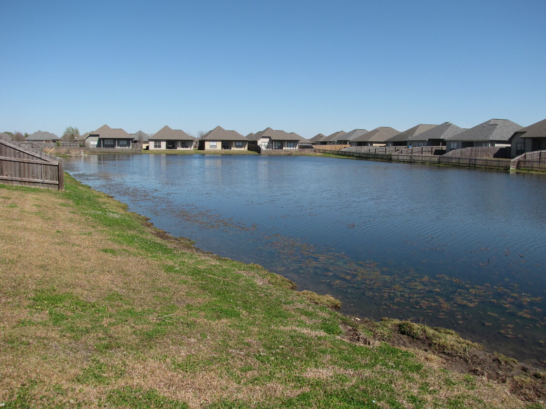 Building Photo - Nicholson Lakes Just south of LSU