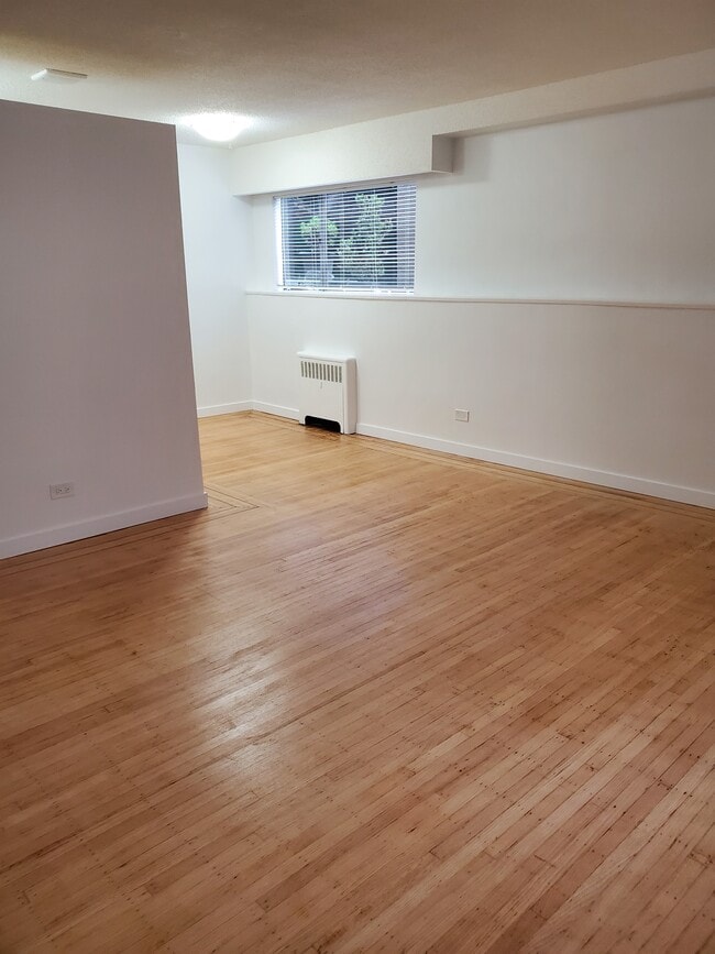 Building Photo - RENOVATED 1 Bedroom with Hardwood Floors!