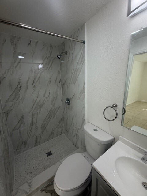 Foto del edificio - 1129 W 23rd St