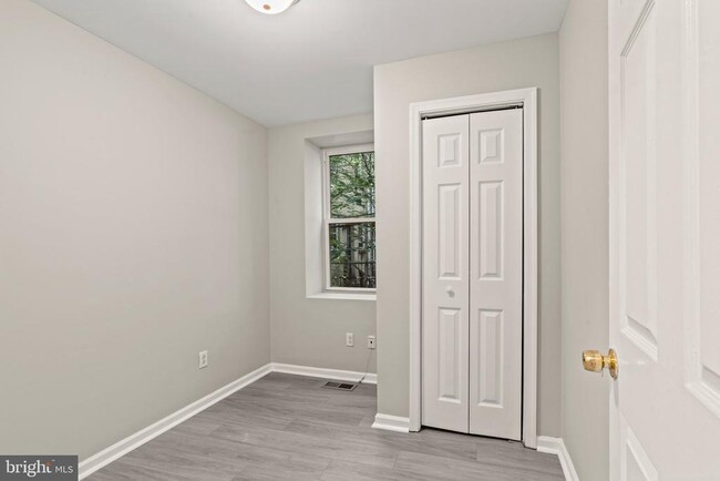 Building Photo - 1018 S 52nd St