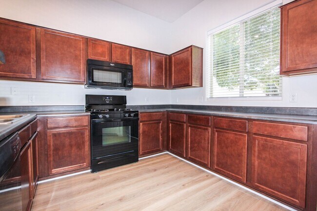 Foto del edificio - Three Bedroom Granville Home