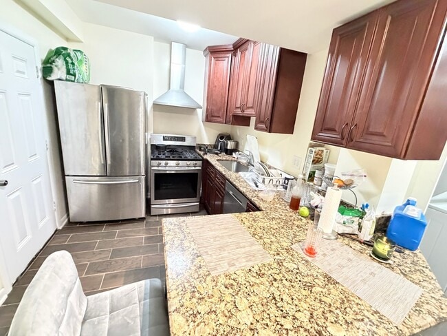 Foto del edificio - 2817 N Clybourn Ave