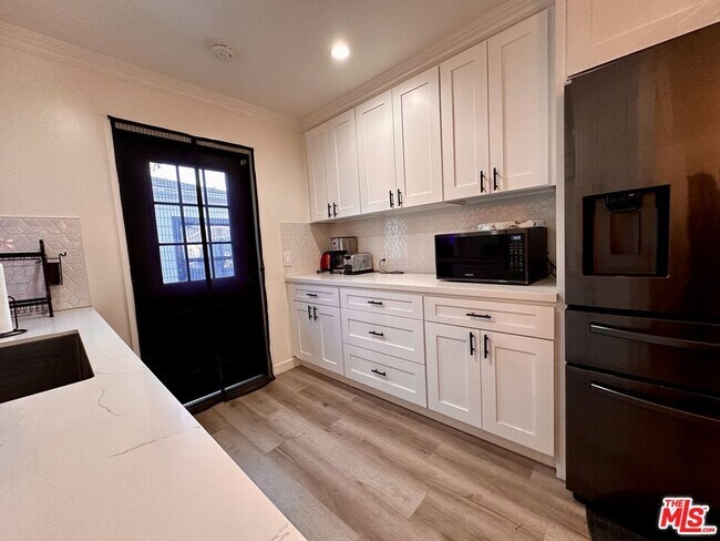 Building Photo - 6325 6th Ave