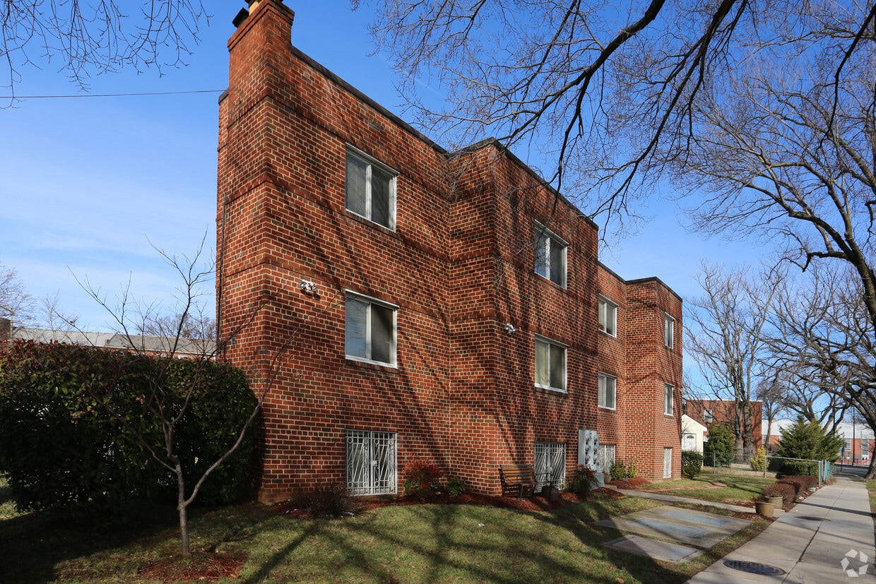 Building Photo - 500 17th St NE