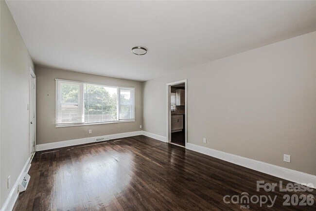 Foto del edificio - 3429 Meredith Ave