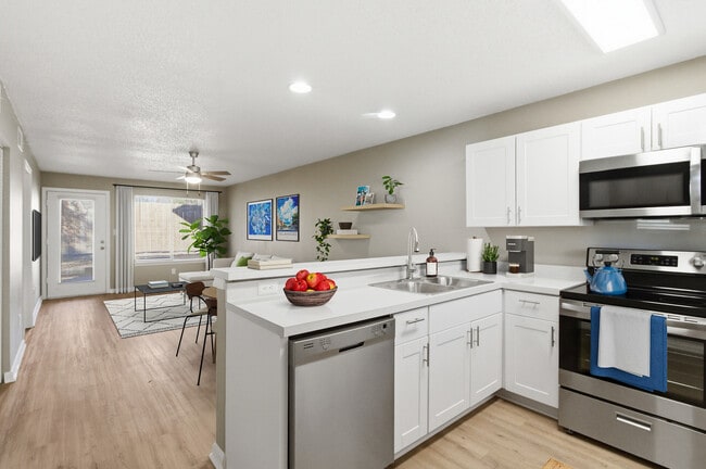 Building Photo - Townhomes at TSC