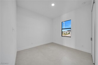 Building Photo - 1612 NW 9th Ave