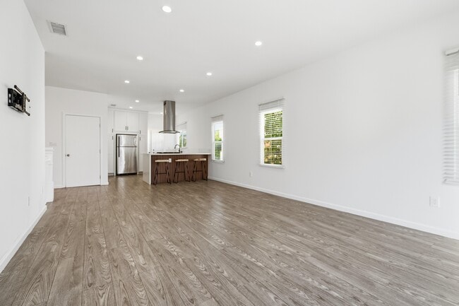 Building Photo - 455 S Rexford Dr