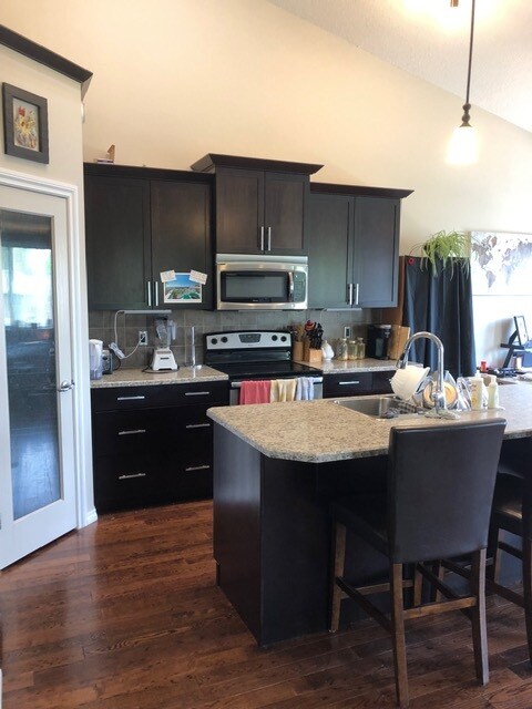 Building Photo - 3 Bed 2 Bath Unit in Odls, AB