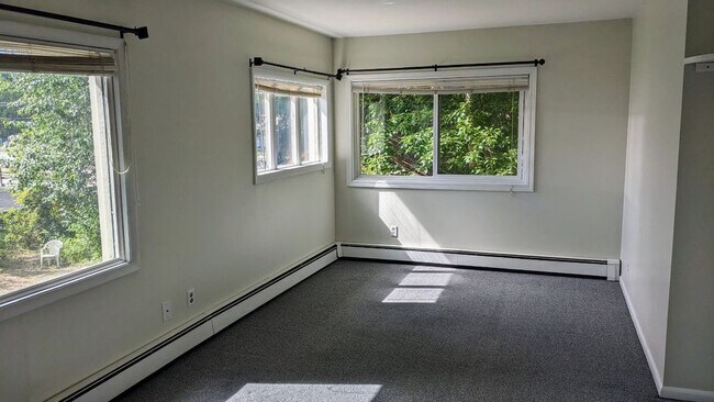 Building Photo - 520 Halvorson Rd