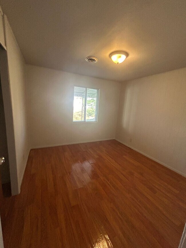 Building Photo - 313 Corwin Ln