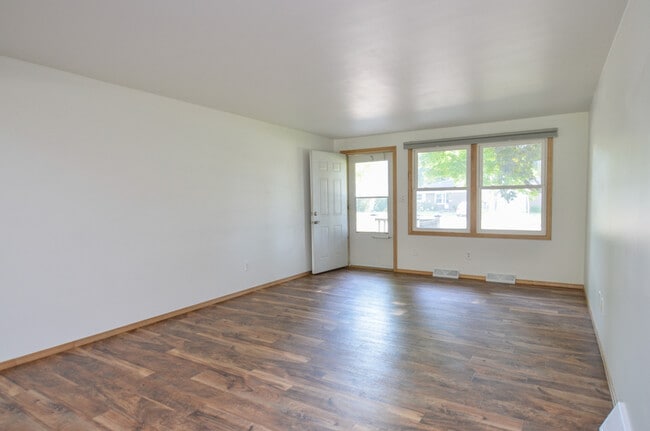 Building Photo - 825 Smits St