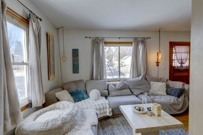 Foto del edificio - 3621 Dennett Dr