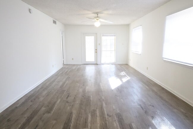 Building Photo - 1011 Hondo Ave