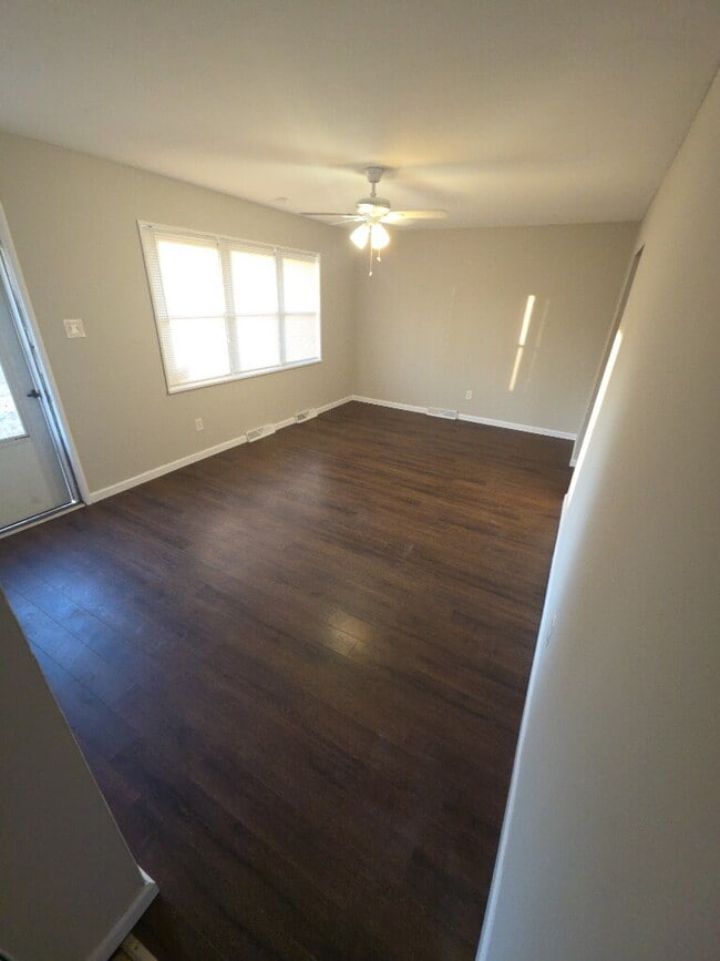 Building Photo - Charming 3-Bedroom Home in a Quiet St. Louis Neighborhood