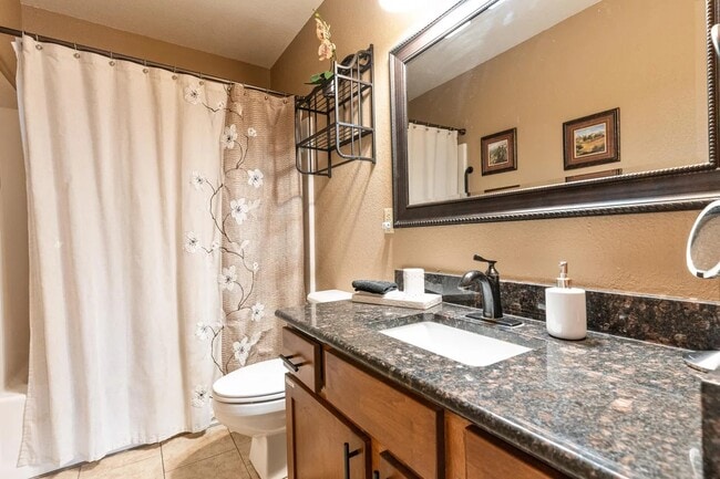 Building Photo - 2700 Green Mountain Dr