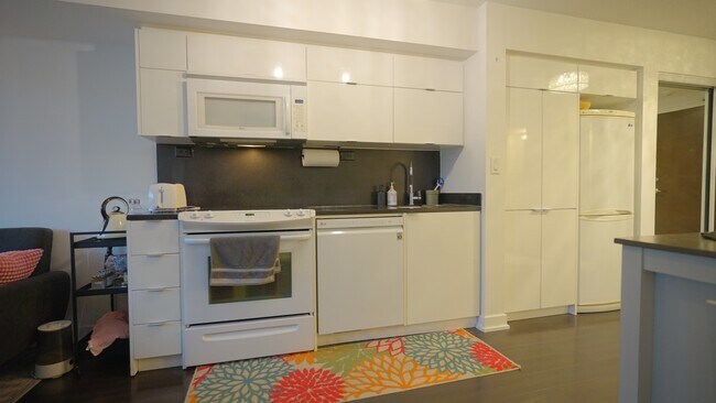 Photo du bâtiment - 151-151 Dan Leckie Way