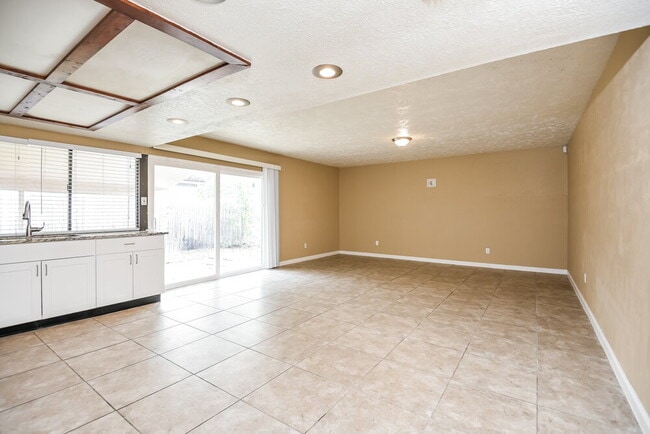 Building Photo - 14606 Leacrest Dr