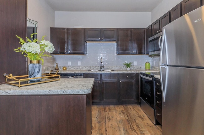 Vantage en McKinney Falls A1 Kitchen - Vantage at McKinney Falls