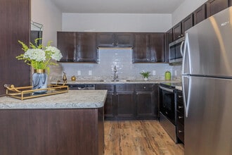Building Photo - Vantage at McKinney Falls