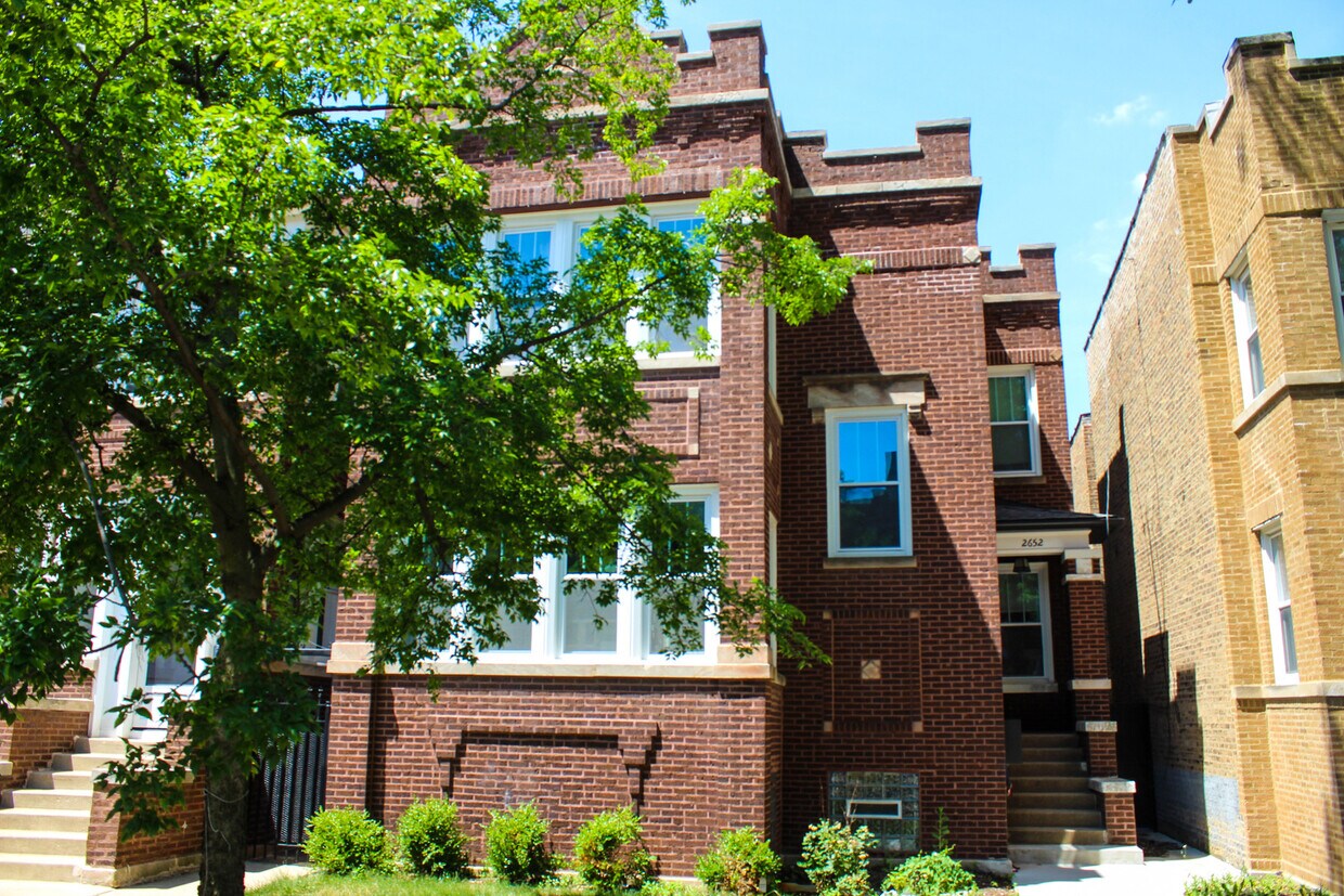 Foto principal - 2652 N Harding Ave