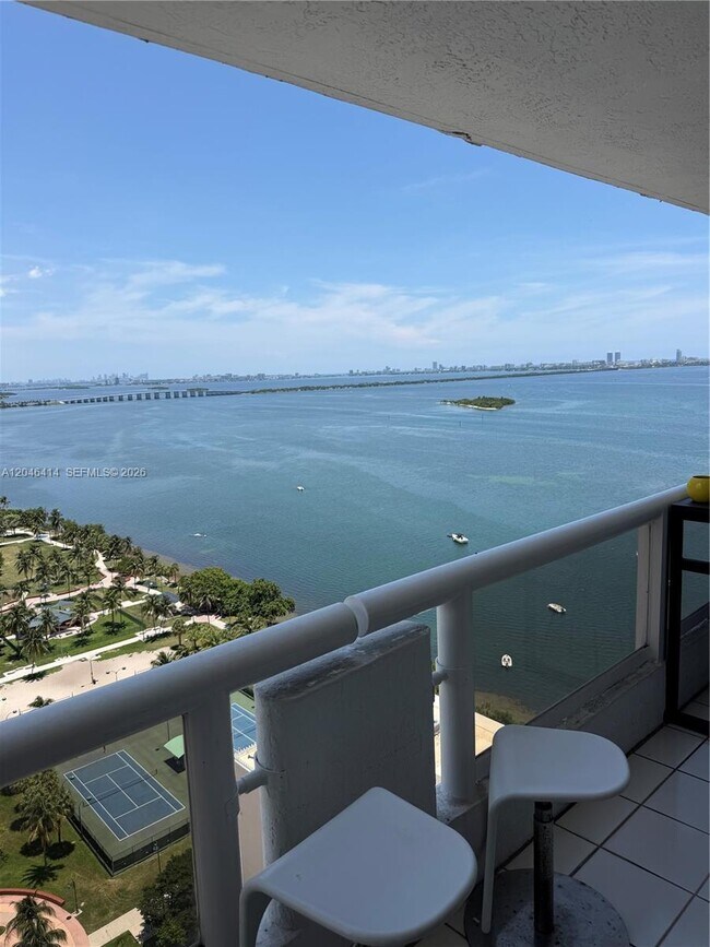 Building Photo - 1717 N Bayshore Dr