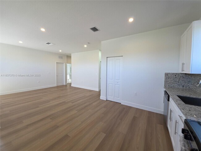 Foto del edificio - 1321 NW 6th Ave