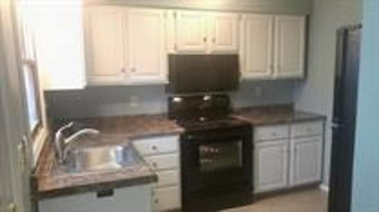 Building Photo - 706 Crescent Dr