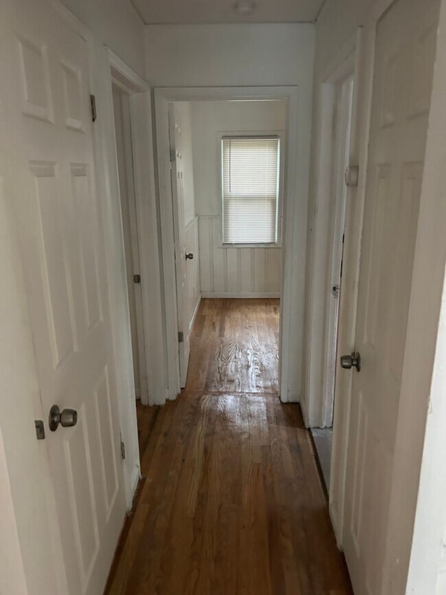 Building Photo - 19356 Westmoreland- 3 BED & 1.5 BATH FOR RENT