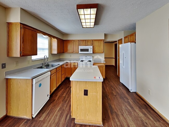 Building Photo - 12098 Mallard Pond Dr