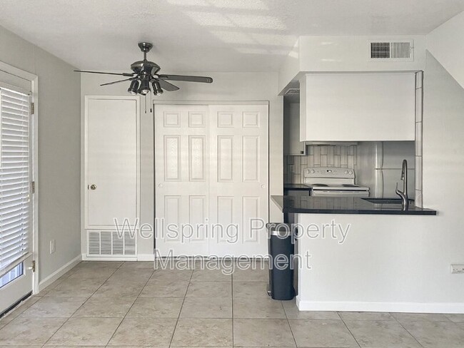 Building Photo - 1529 Pyrenees Ave