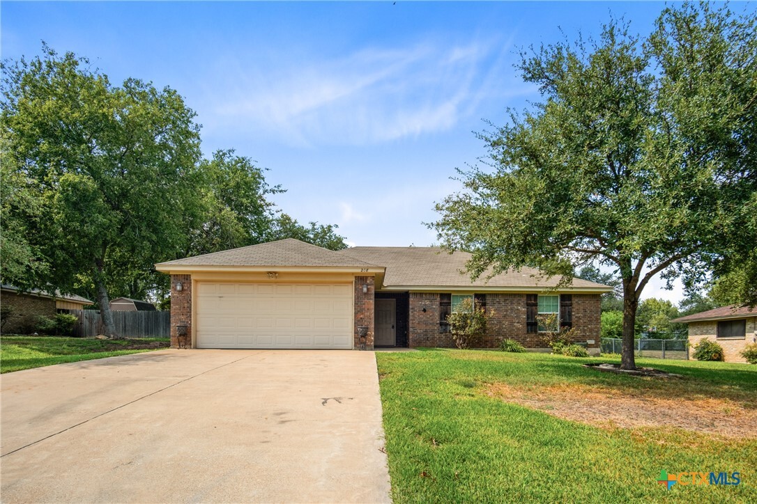 Foto principal - 208 Pin Oak Dr