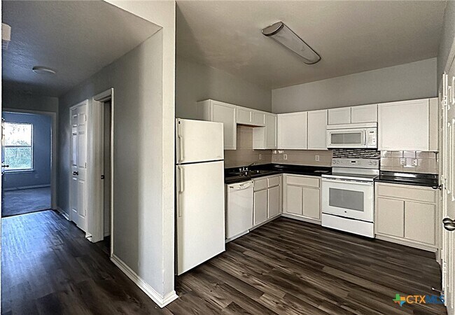Building Photo - 2710 Ashley Dr
