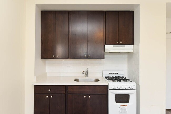 Foto del edificio - 3335 W Diversey Ave