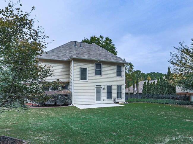 Building Photo - 3032 Woodbridge Ln
