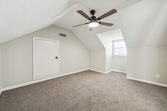 Building Photo - 801 Woodcrest Dr