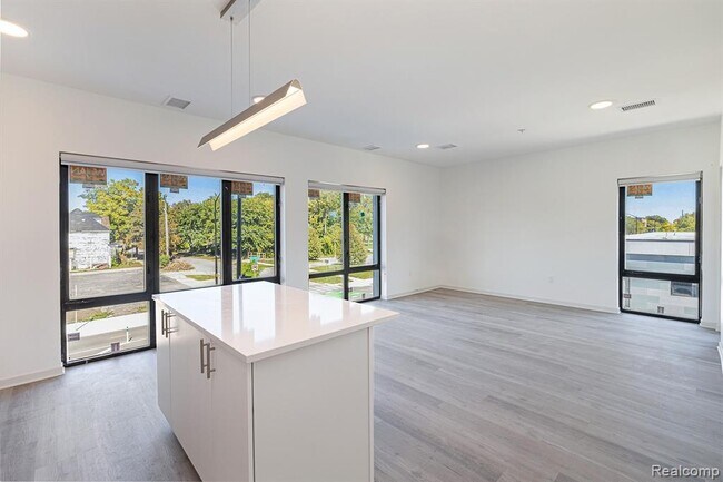 Building Photo - 7410 Kercheval Ave