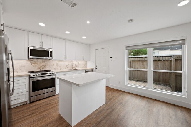 Foto del edificio - 10240 Longmont Dr