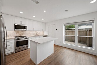 Building Photo - 10240 Longmont Dr