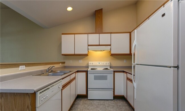 Building Photo - Spacious 4-Bedroom Duplex for Rent!