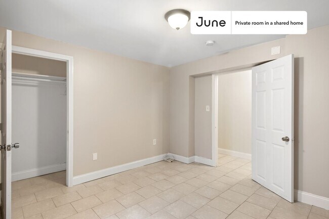 Foto del edificio - Private bedroom in 4 bed/2 bath Home
