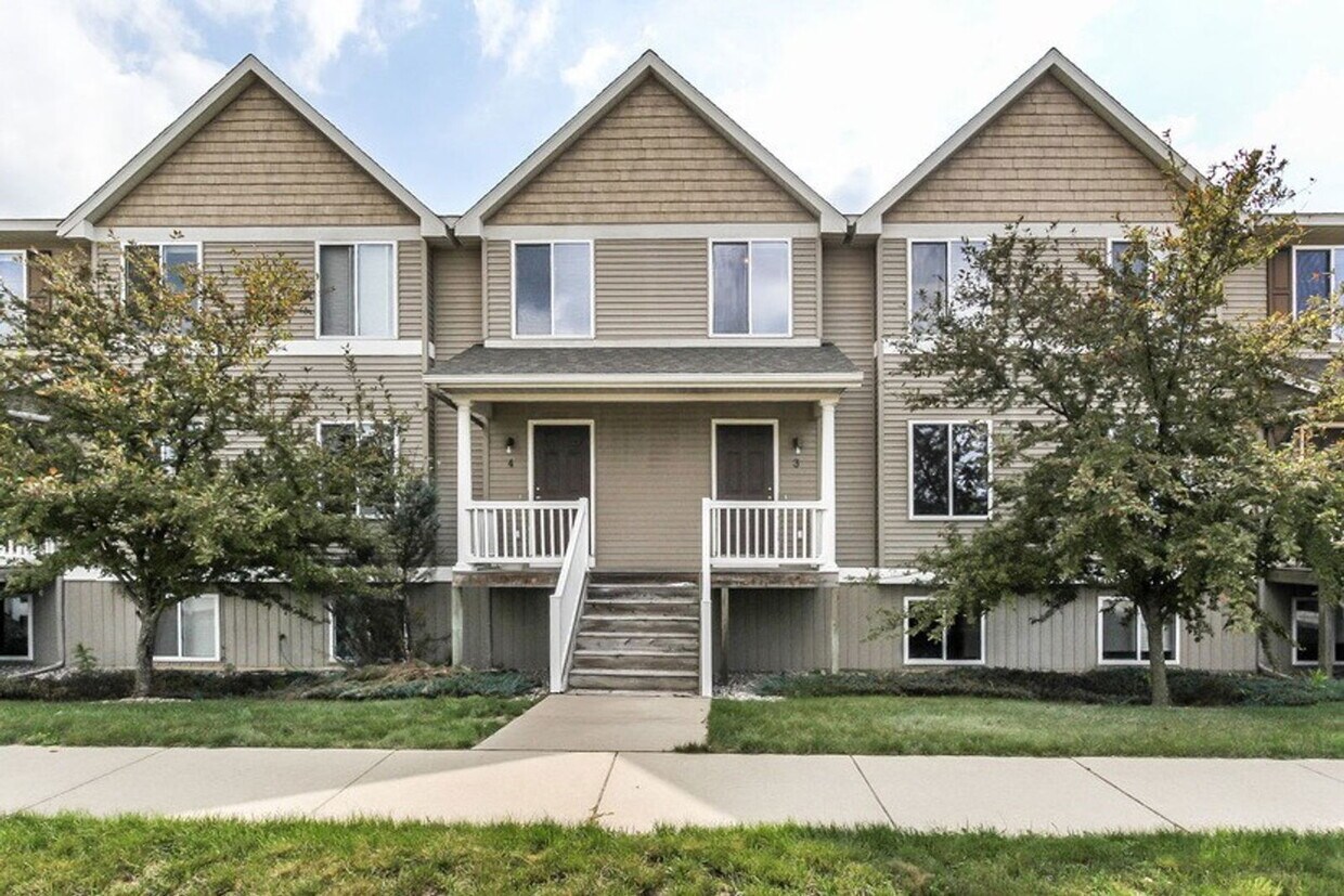 Primary Photo - 11334 48th Ave